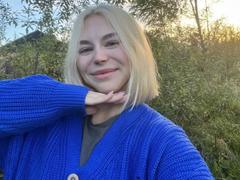 SassyJam - female with brown hair and  small tits webcam at xLoveCam