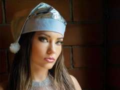 Savanah-hot - female with brown hair webcam at xLoveCam