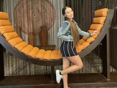 Savanah-hot - female with brown hair webcam at xLoveCam
