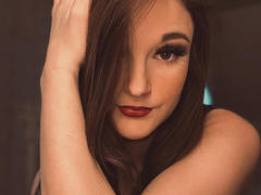 Scarlet-Young-hot - blond female webcam at xLoveCam