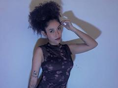 Scarleth_Victoria - female with brown hair webcam at StripChat