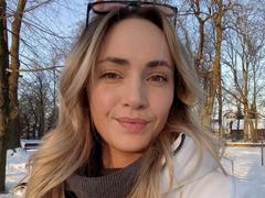 ScarlettLips - blond female webcam at xLoveCam