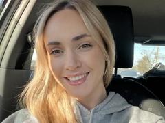 ScarlettLips - blond female webcam at xLoveCam