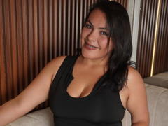 ScarlettOxford - female with black hair and  big tits webcam at xLoveCam
