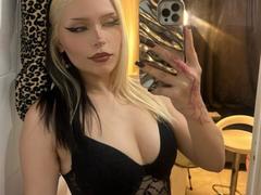 ScorpioGoddess - blond female webcam at xLoveCam