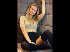 ValeriexAngel - blond female webcam at xLoveCam