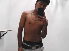 SebastianLeeymond - male webcam at xLoveCam