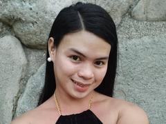 SeductiveAndrea - shemale with black hair webcam at xLoveCam