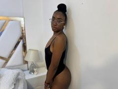 SelenaDav - female with black hair webcam at LiveJasmin