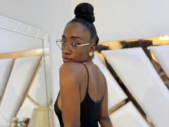 SelenaDav - female with black hair webcam at LiveJasmin