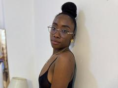 SelenaDav - female with black hair webcam at LiveJasmin