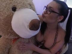 SelinaKyle - female with brown hair webcam at xLoveCam