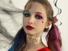 SelinaRose - female with brown hair webcam at xLoveCam