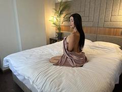 Semiramida-hot - female with black hair webcam at xLoveCam