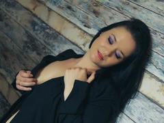 SensualCriss - female with brown hair webcam at xLoveCam