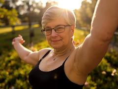 SensualIris - blond female webcam at xLoveCam