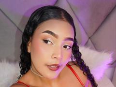 SerenaWagner - female with black hair and  big tits webcam at LiveJasmin