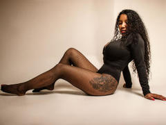 SerenaWillow - female with black hair and  small tits webcam at xLoveCam