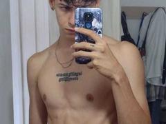 SetExplicit - male webcam at xLoveCam