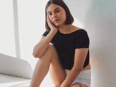 Sexenia-hot - female with brown hair webcam at xLoveCam