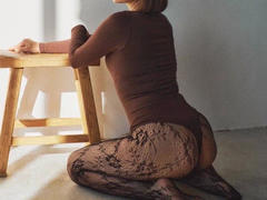 Sexenia-hot - female with brown hair webcam at xLoveCam