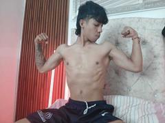 SexlyMan - male webcam at xLoveCam