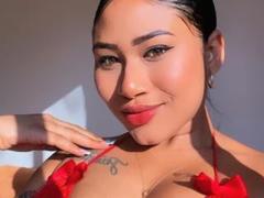 SexyBruneS - female webcam at xLoveCam