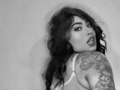 SexyBruneS - female webcam at xLoveCam