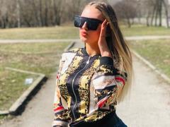 SexyCandyLove69 from xLoveCam