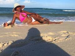 SexyDBijou - female with black hair webcam at xLoveCam