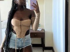 SexyDivanah-hot - female with black hair webcam at xLoveCam