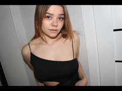 SexyLaura2004-hot - blond female webcam at xLoveCam