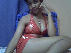 SexyLaurah from xLoveCam