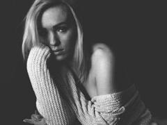 SexyMarinna - blond female with  big tits webcam at xLoveCam