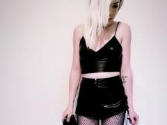 SexyMarinna - blond female with  big tits webcam at xLoveCam