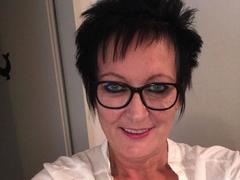 Sexy-Milf - female with black hair webcam at xLoveCam