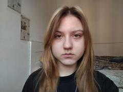 CristinWan - female with brown hair webcam at LiveJasmin