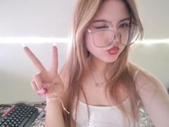 CristinWan - female with brown hair webcam at LiveJasmin