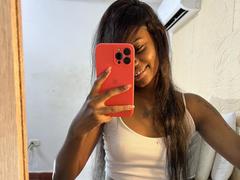 ShakiraThomps - female with brown hair webcam at xLoveCam
