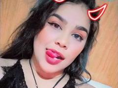 Shalyn - female webcam at xLoveCam