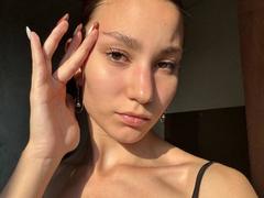 ShantaeTsuha - female with brown hair and  big tits webcam at xLoveCam