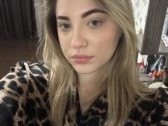 ShareGullage - female webcam at xLoveCam