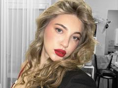 ShareGullage - female webcam at xLoveCam