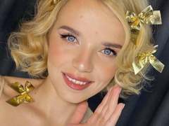 SynthiaHenley - blond female webcam at LiveJasmin