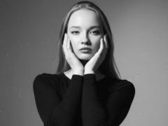 ShawtyMia - blond female webcam at xLoveCam