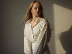 ShawtyMia - blond female webcam at xLoveCam