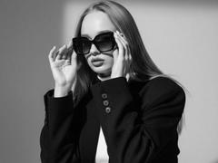 ShawtyMia - blond female webcam at xLoveCam