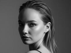 ShawtyMia from xLoveCam