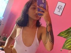 SheaCumDumpster - female with black hair webcam at xLoveCam