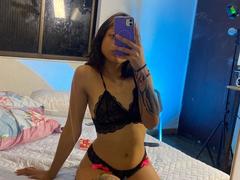 SheaCumDumpster - female with black hair webcam at xLoveCam